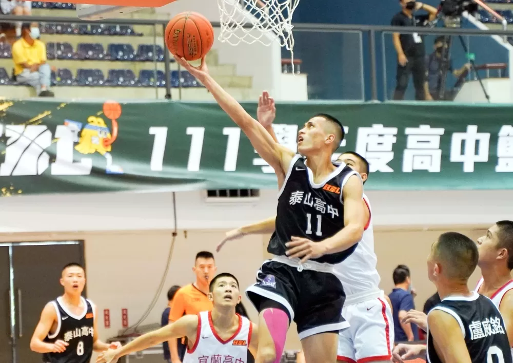 泰山前新人王劉宥儇 切入挑籃。大會提供。