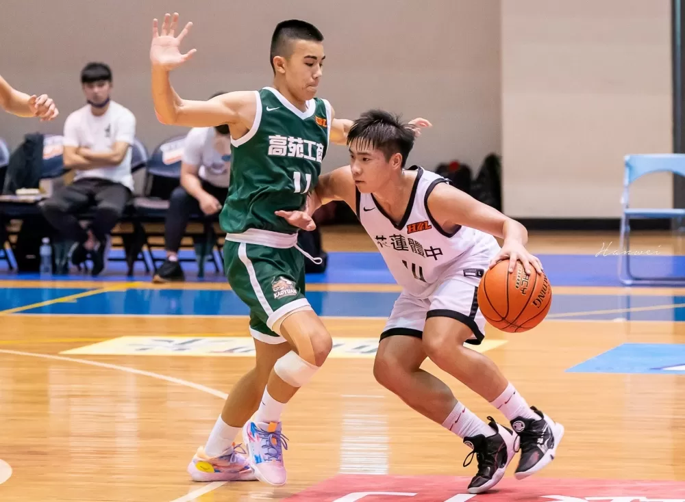 花體（右）明天將和宜中攤牌。侯漢威／攝影。