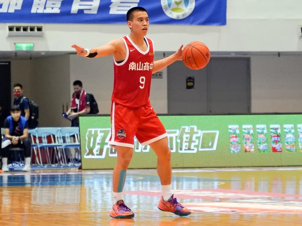 攻下21分的南山後衛徐得祈指揮若定。