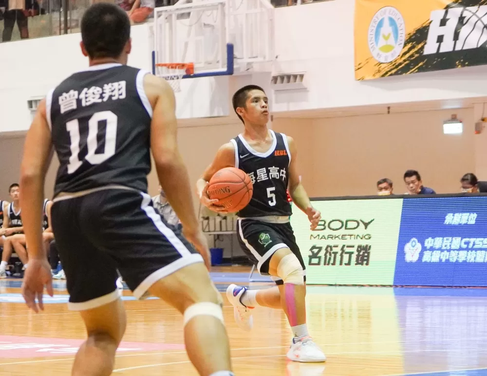 海星李庭瑋三分球10投中6拿27分。