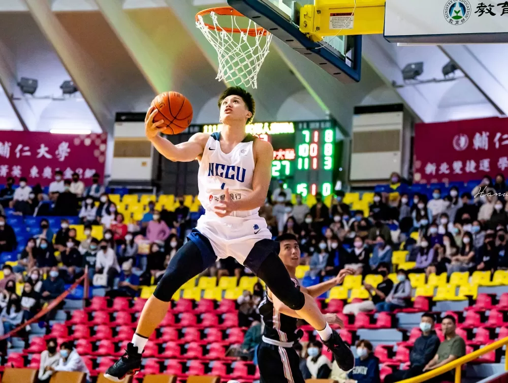 政治大學林彥廷12分送出5助攻。侯漢威／攝影。