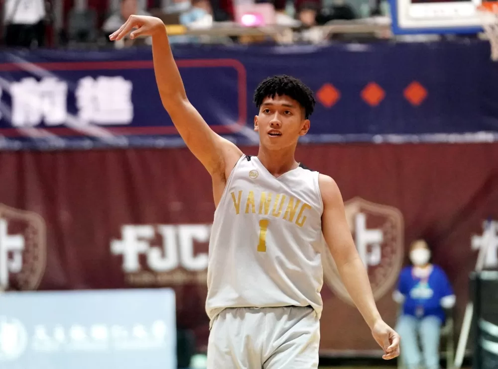 萬能科大李家俊18分10籃板。