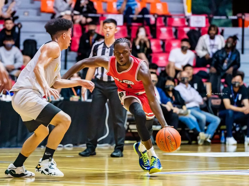 德霖科大阿布17分8籃板。侯漢威／攝影。