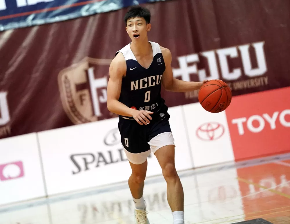 政治大學宋昕澔本場繳14分。