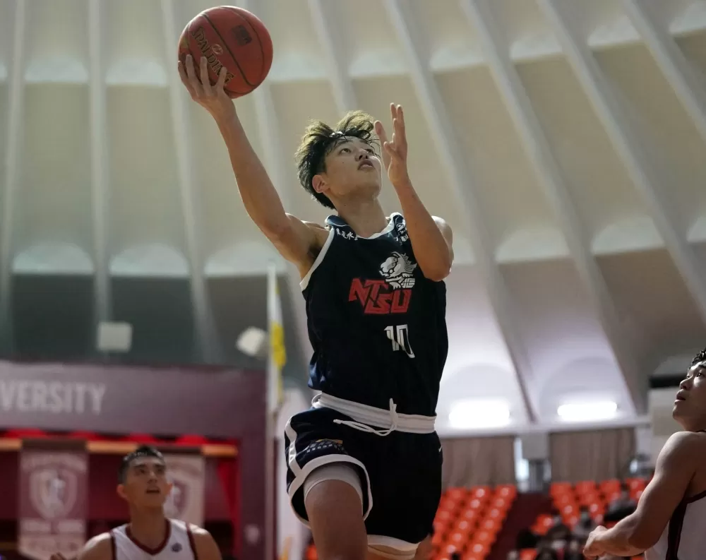 國立體大新生胡晉豪12分8籃板。