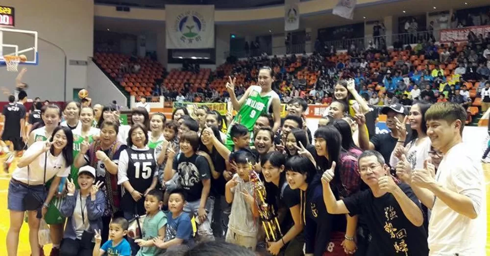 員山國中女籃勇奪JHBL亞軍。游宸翔提供。