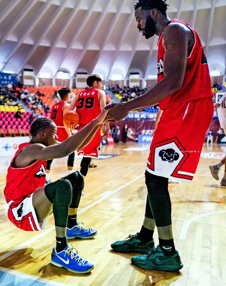 侯漢威／攝影。