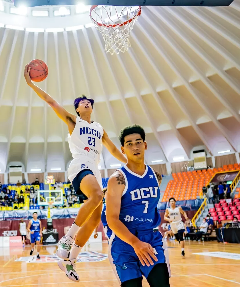 政治大學吳志鍇16分，表現加溫連兩天上雙。侯漢威／攝影。