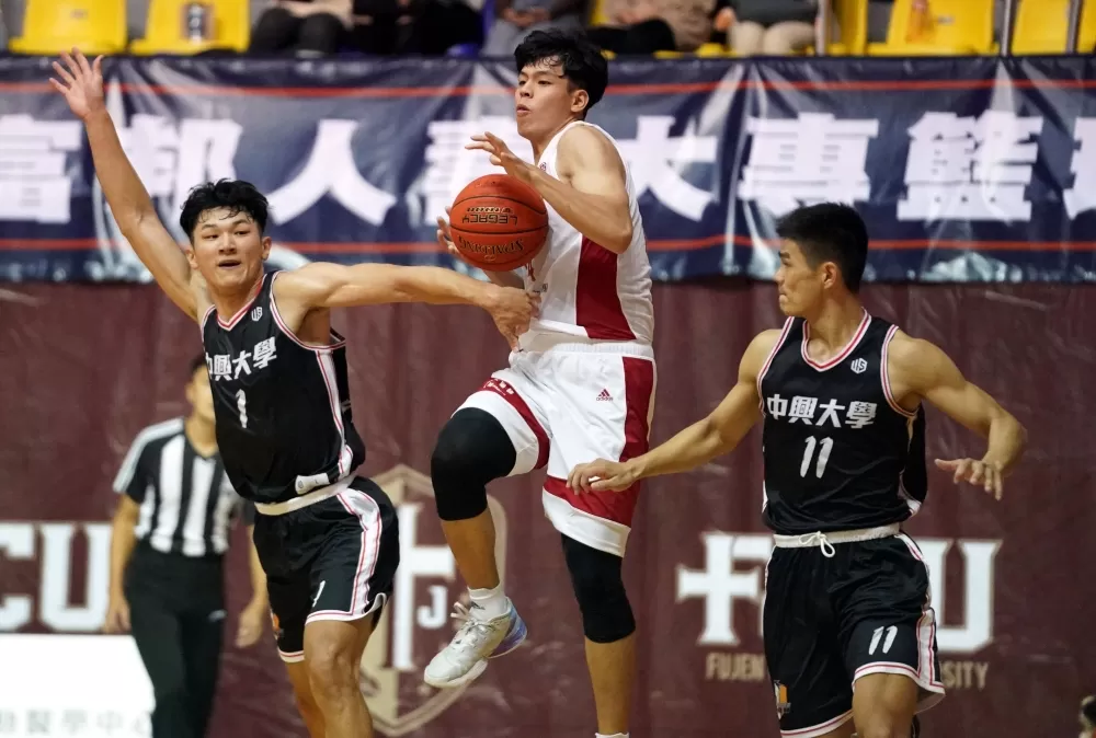 臺灣師大許敬恩（中）。大專體總提供。