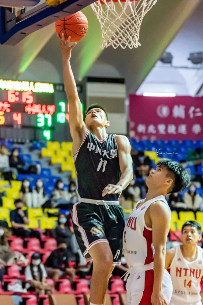 臺師5連勝中興。侯漢威／攝影。