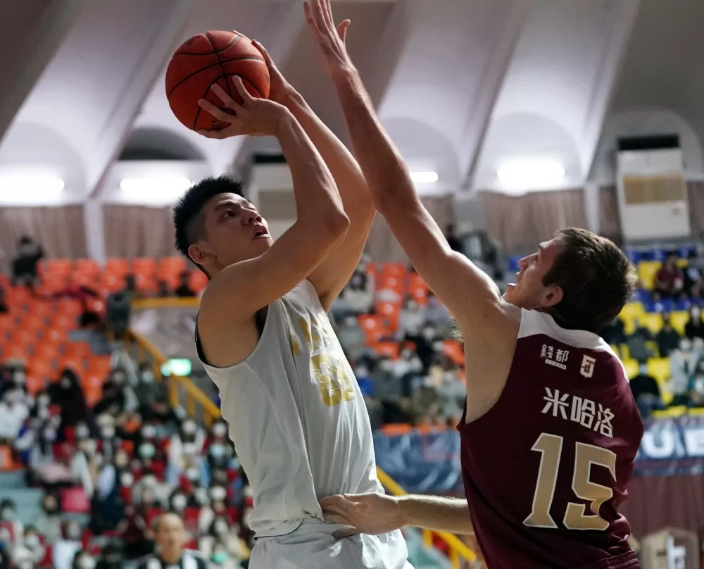 萬能科大葉子偉10分。