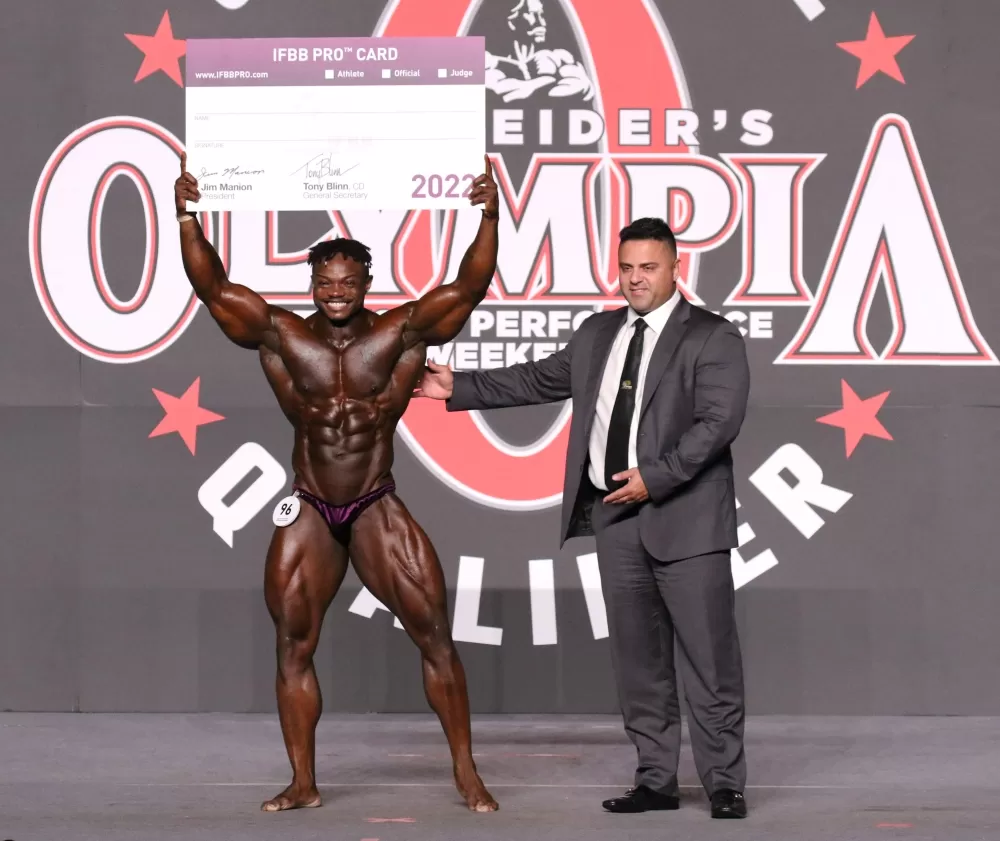 奈及利亞籍法蘭克林(Franklyn)拿下傳統健美「職業卡」（健身工廠提供）。