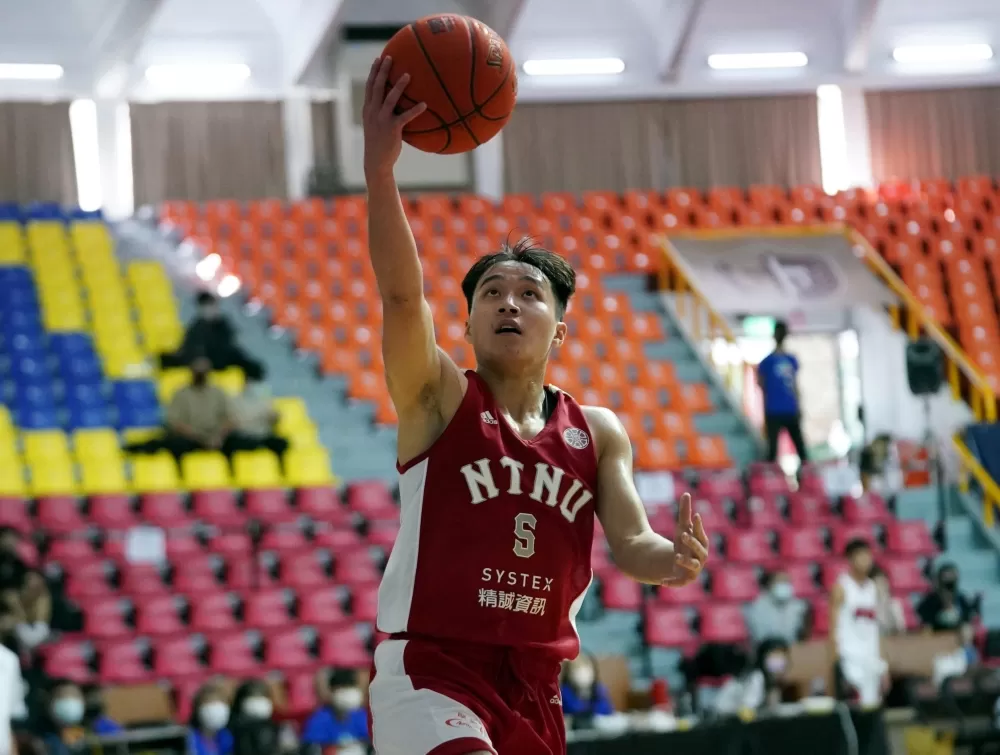 臺灣師大彭柏樺全場狂轟51分，成為UBA與SBL完整切割以來男一級得分最高的球員，也是UBA賽史單場第二高得分紀錄。大專體總提供。下同。