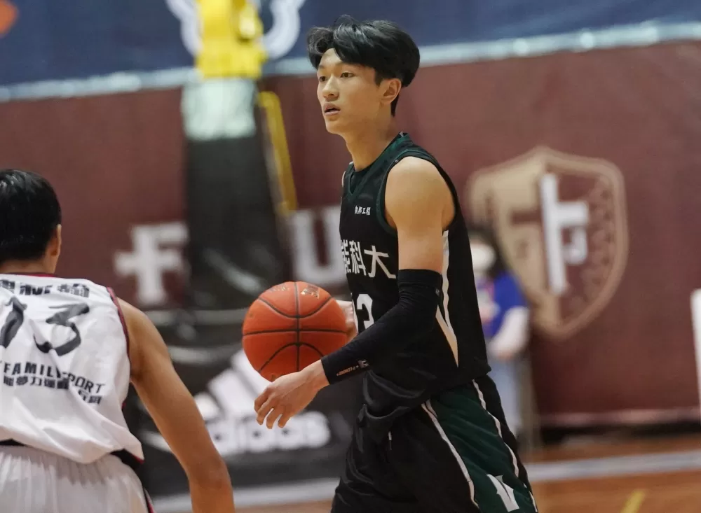 萬能科大高偉綸15分，均來自外線。