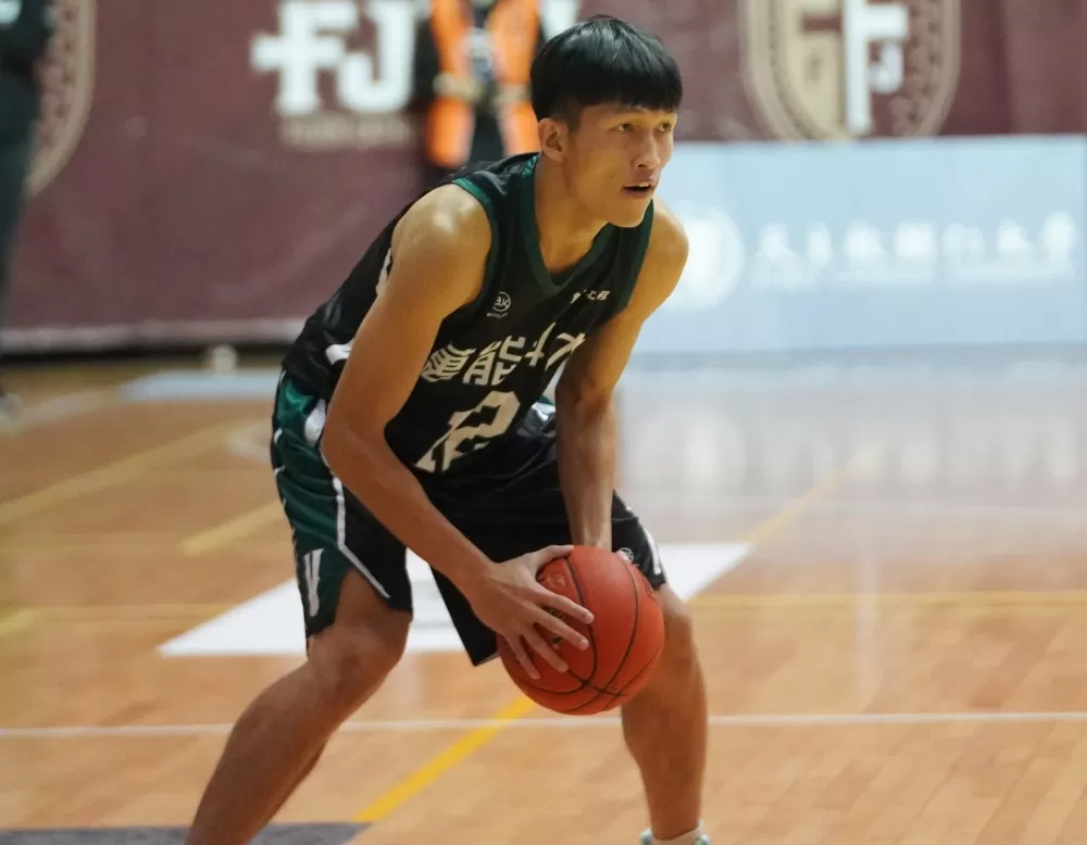 萬能科大王銘哲21分。