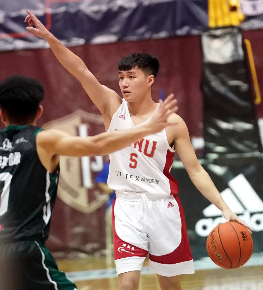 臺灣師大彭柏樺。