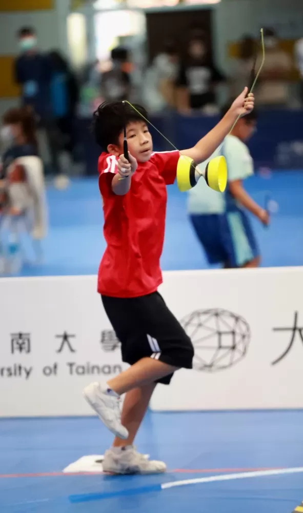 國小拋鈴跳繩競速後龍蔣秉軒119下冠軍（大會提供）。