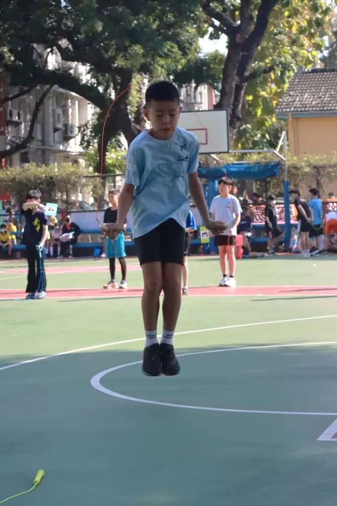 金門湖埔國小周岳在跳繩國小男子組贏得個人賽「三特優」（大會提供）。