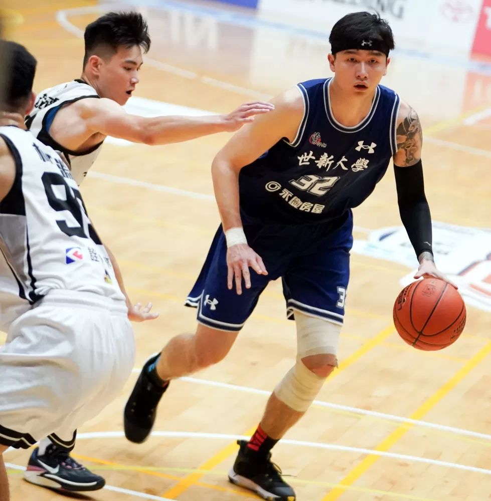 世新大學吳沛嘉10分11籃板。
