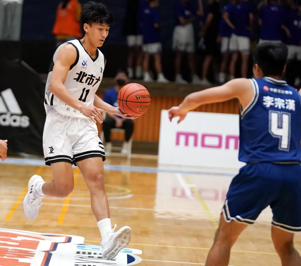 北市大學趙亮7分9籃板。