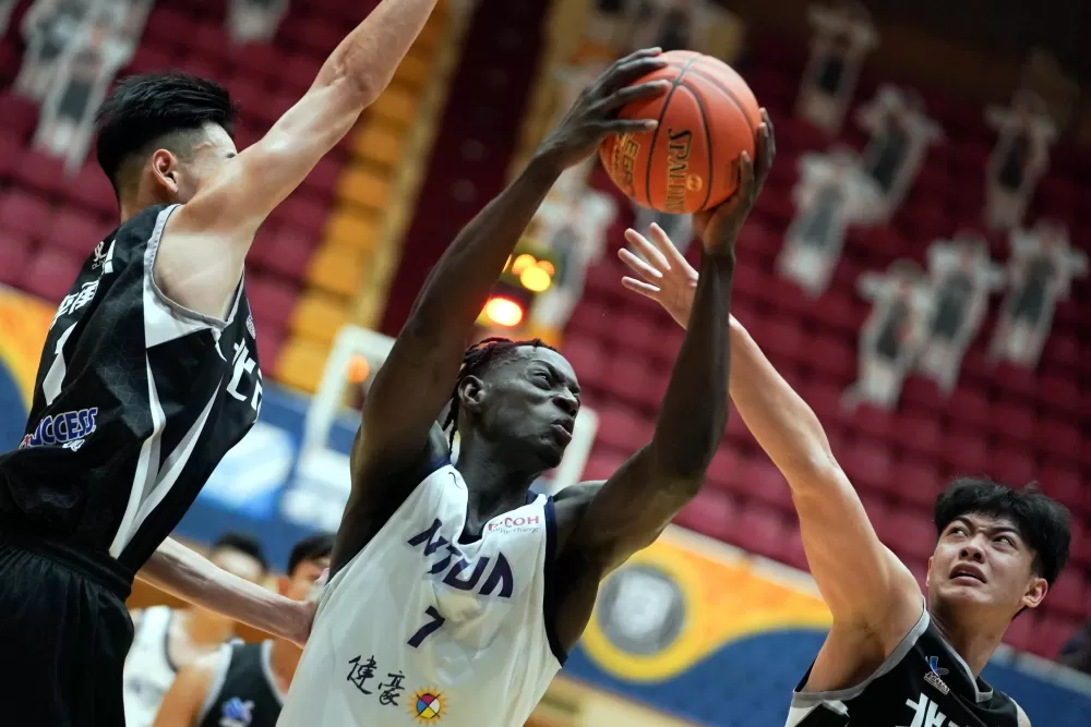 臺灣藝大阿拉薩31分28籃板。