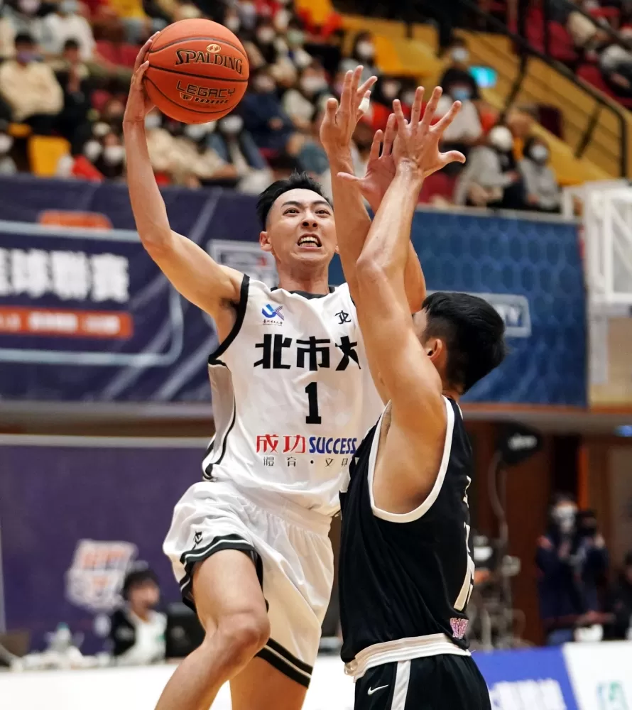 北市大學李承恩16分。