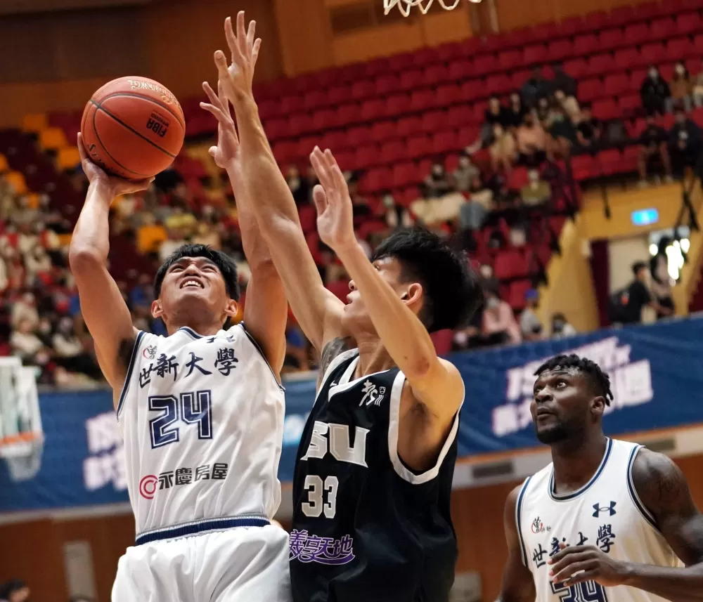 世新大學簡賀宇11分6籃板外帶4助攻7抄截。