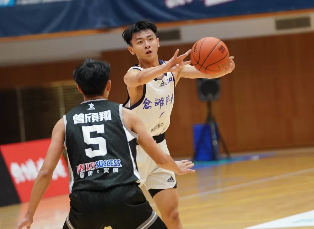 高雄師大黃麒哲9分6籃板。