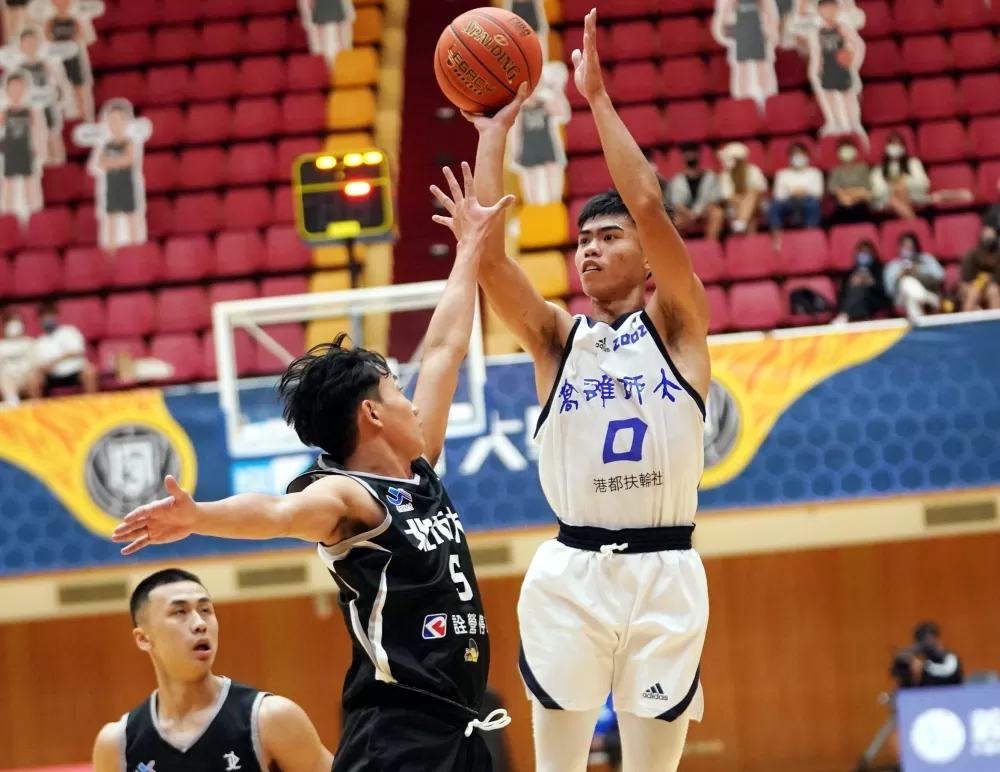 高雄師大魏莨哲生涯新高30分8籃板5助攻。大專體總提供。下同。