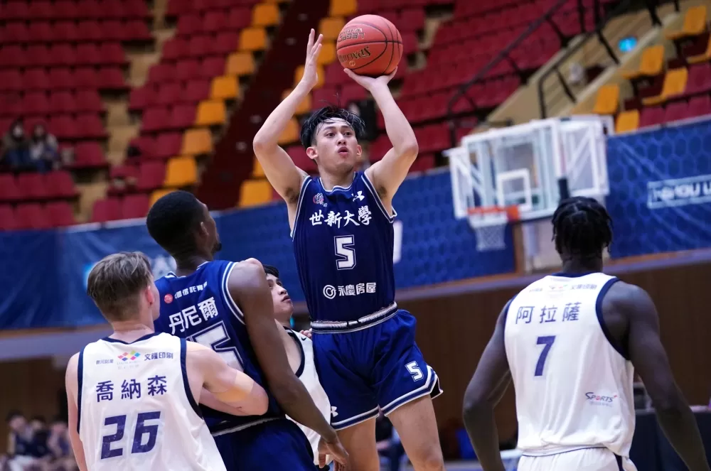 世新大學陳將25分6籃板4助攻。