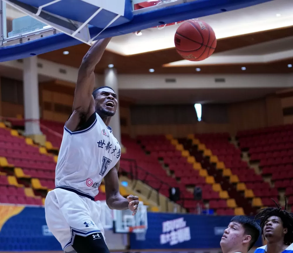 世新大學丹尼爾15分12籃板,開季連四場雙十演出。