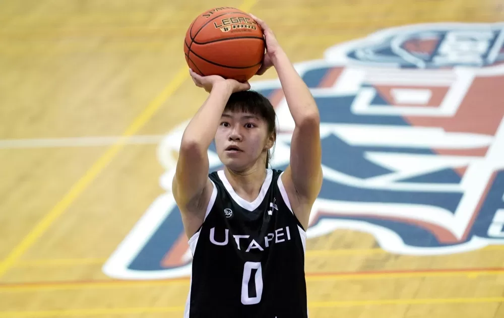 北市大學廖瑋晴拿12分。