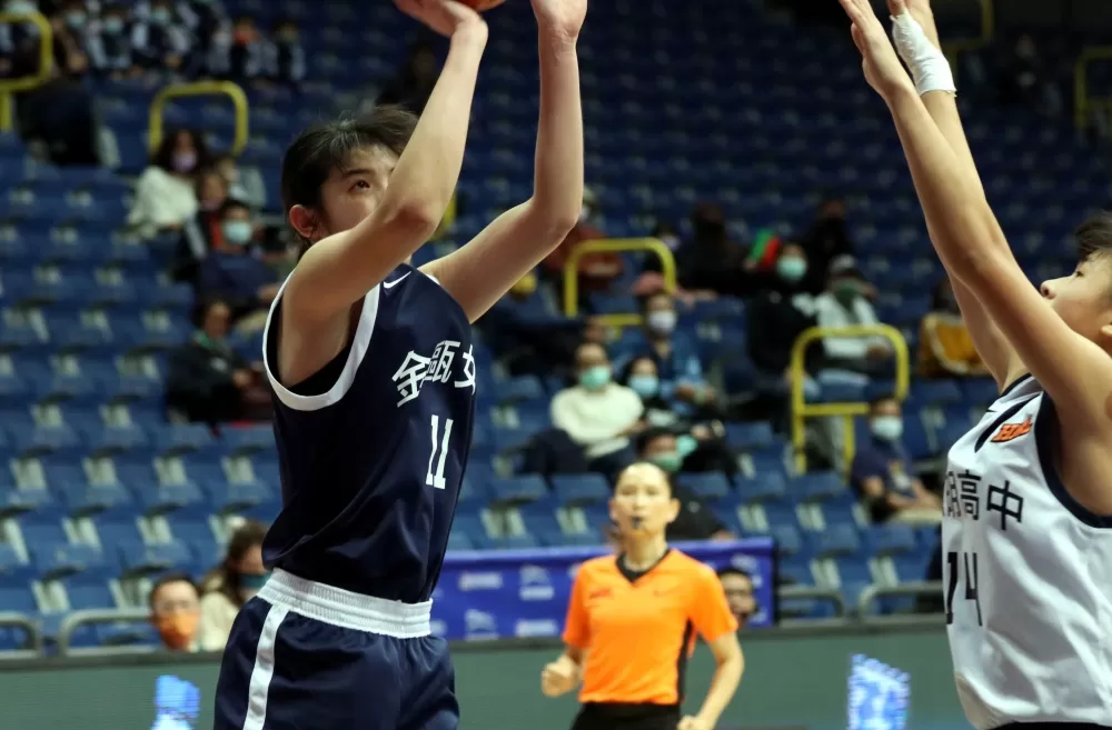 金甌高一菜鳥林宇涵25分、6籃板。