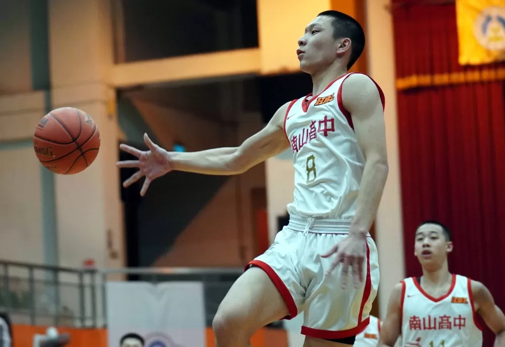 南山莊政隆9分7籃板6助攻。