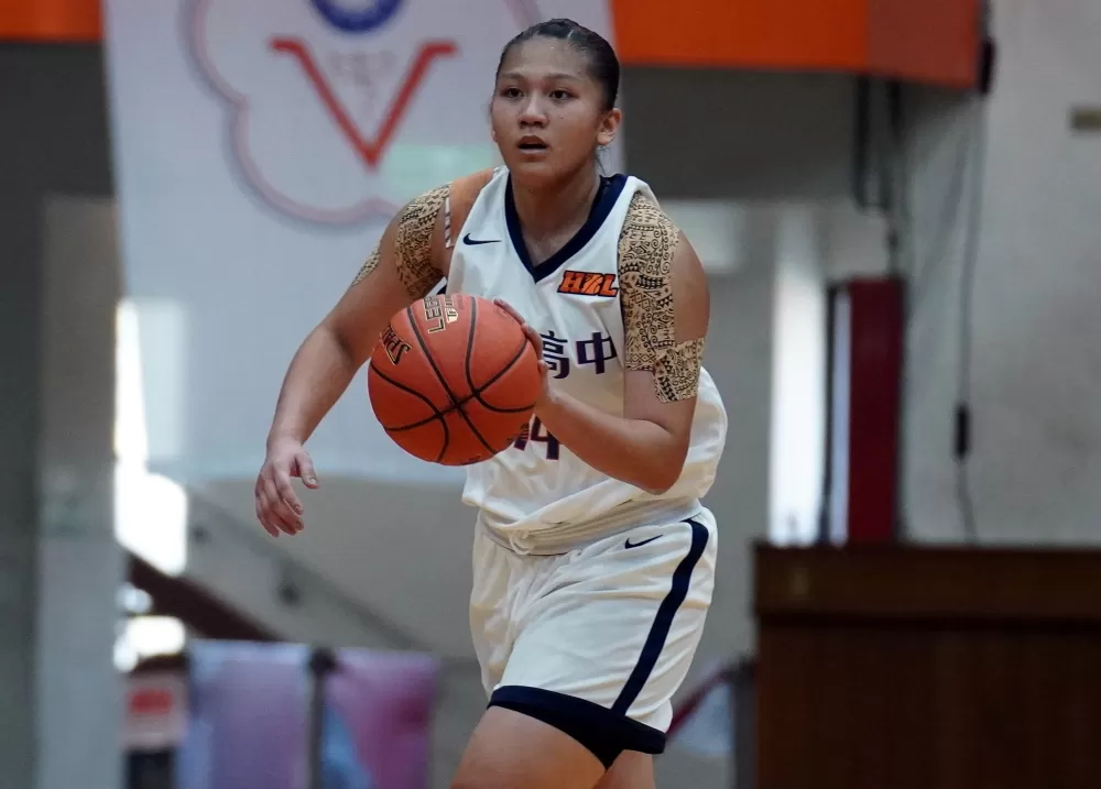 永仁高一菜鳥陳薇涵三分球5投中3得21分。