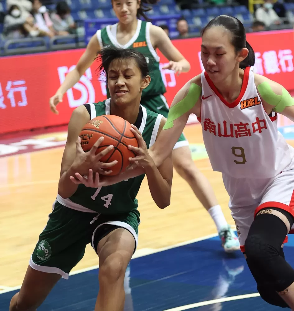 北一女米靖恩12分7籃板5助攻7抄截，卯上南山「一姊」劉芳瑜19分。