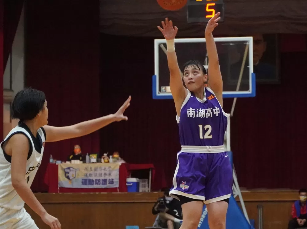 南湖古宜諼三分球7投中4生涯最高22分16籃板本季首度「雙十」。