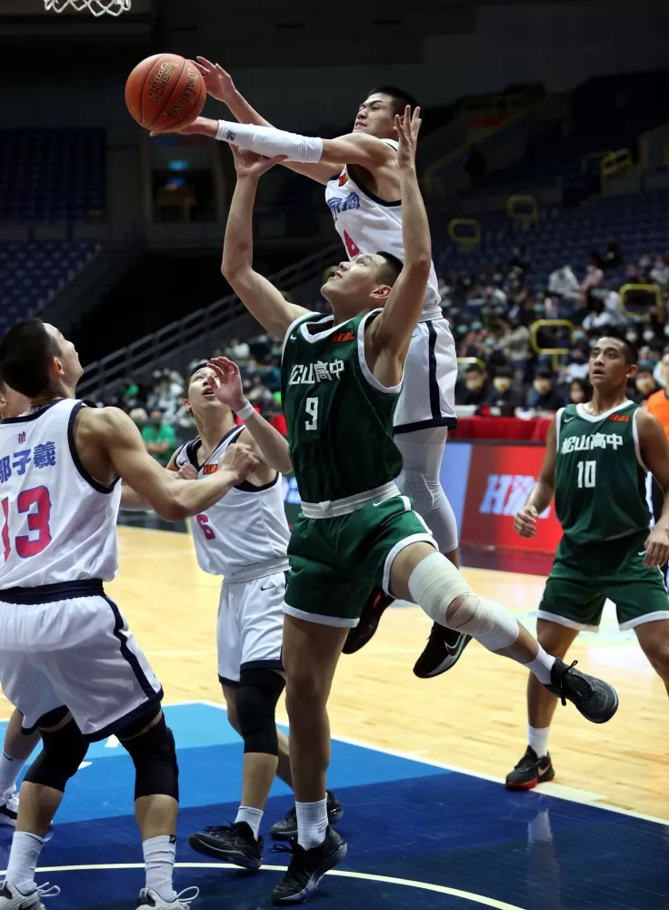 能仁、松山勁爆攻防。