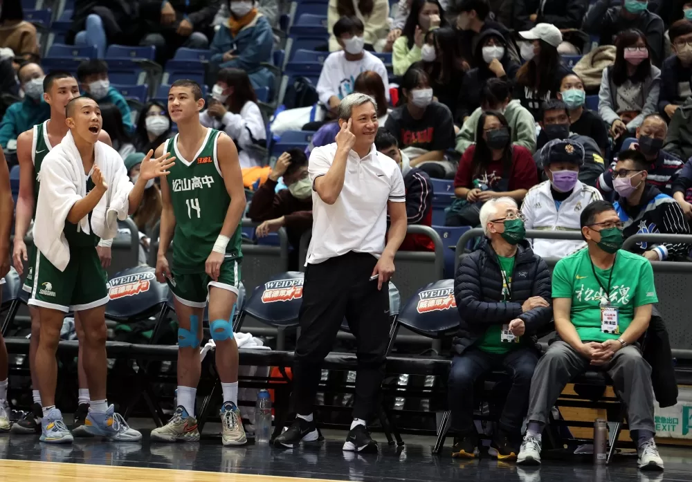 松山教練黃萬隆。