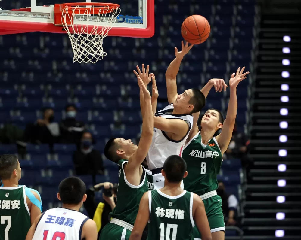 能仁鄒子羲爆扣三分打加切入本季首勝松山。