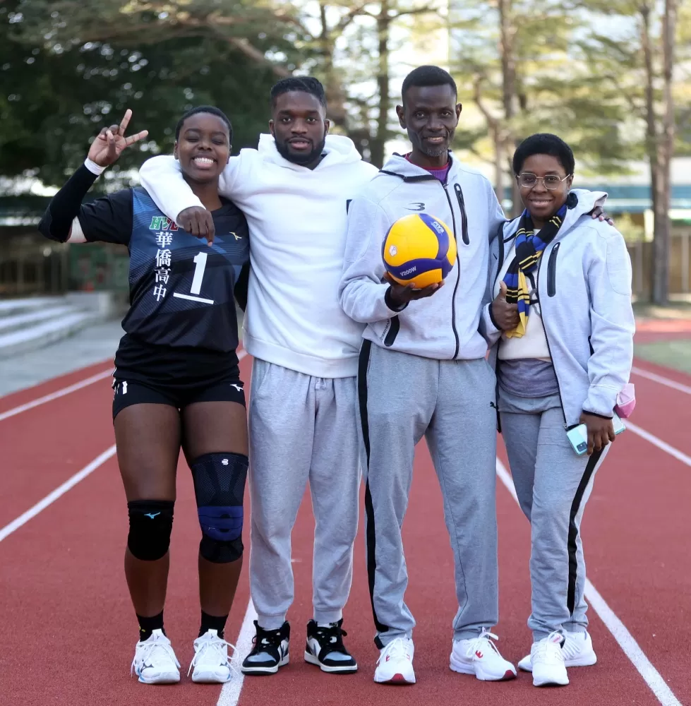 華僑高中李貝兒全家到場為她加油。林嘉欣／攝影。