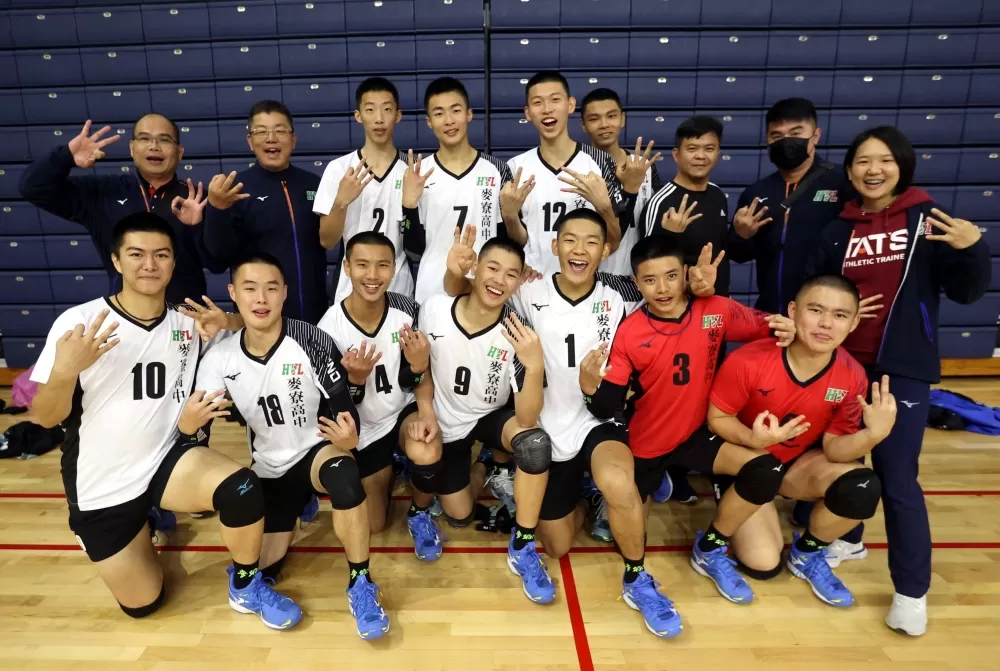 麥寮高中在校長吳政憲到場加持下,演出超狂大逆轉勝福誠。林嘉欣/攝影。