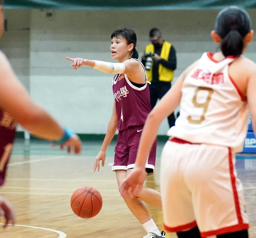 普門飆進重要三分球、拿9分的李宜庭。