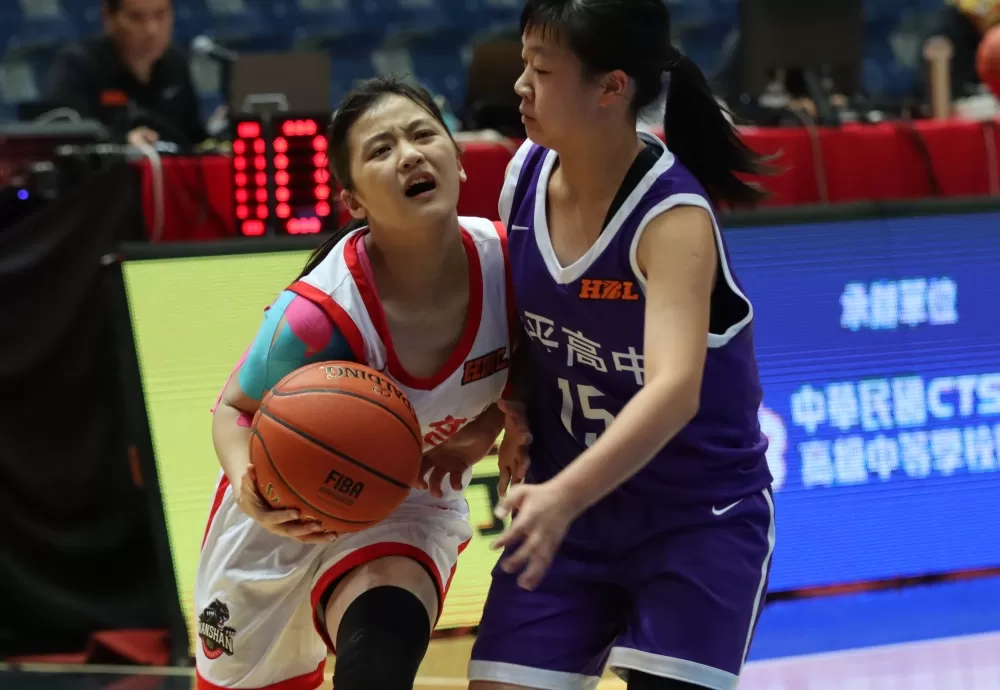 南山高一菜鳥葉侑璇15分。