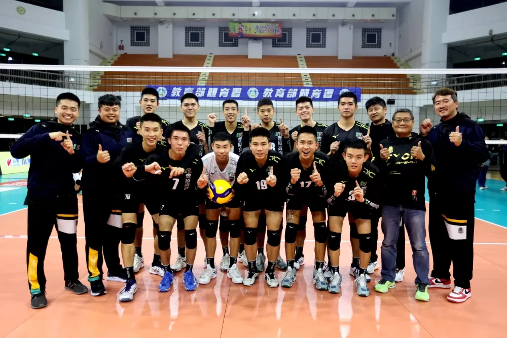 豐原高商豪取七連勝複賽稱王。林嘉欣/攝影。