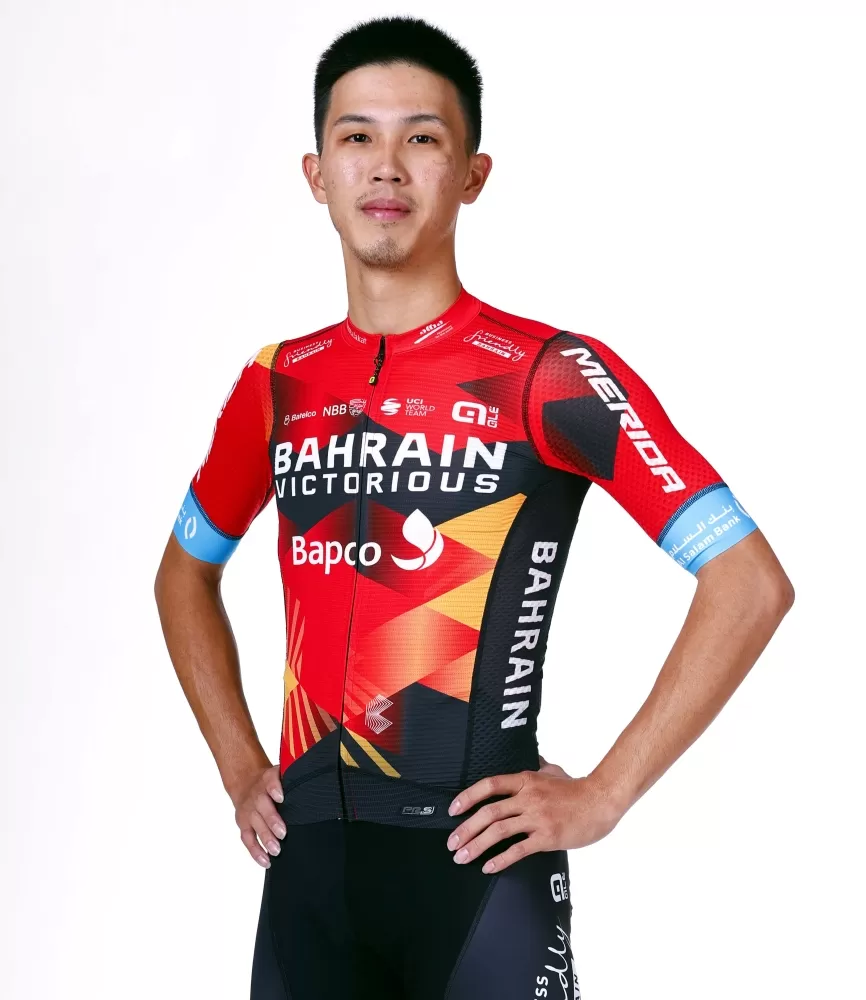 杜志濠披上改款後的巴林勝利車隊戰袍亮相。