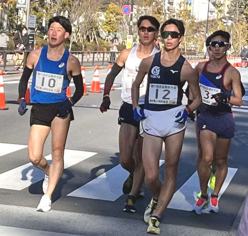 許嘉維(右1)破全國達標亞運。許績勝/提供。