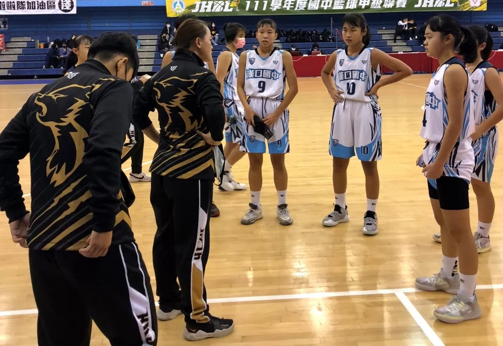 大比分領先漢口教練邱秀玟仍超高分貝怒訓球員。