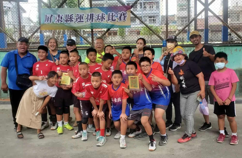 霧臺國小排球隊。