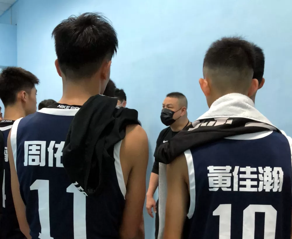 金華只得44分跨季22連勝喊卡，教練吳正杰精神講話後決定自罰伏地挺身40下。